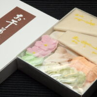 薄氷本舗 五郎丸屋の薄氷とモナカフロランタン