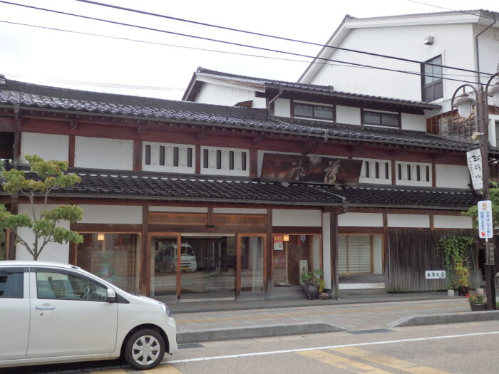 薄氷本舗 五郎丸屋の薄氷とモナカフロランタン