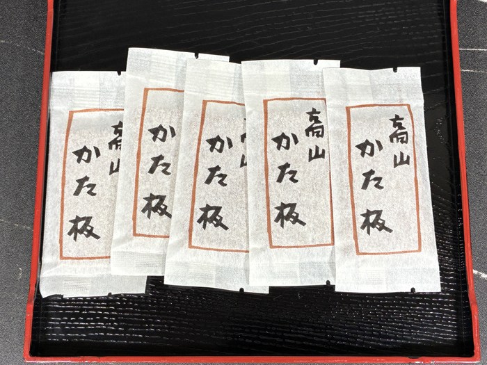 高山の朝市で出会う感動の味。焼きたて「おわら玉天」を実食レポート！