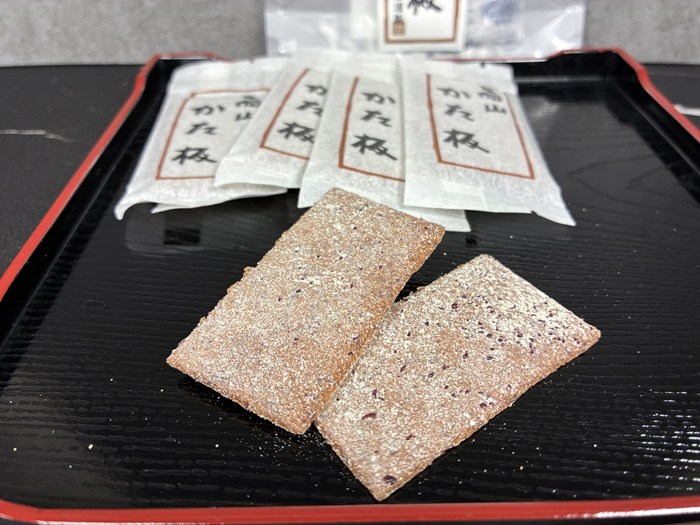 高山の朝市で出会う感動の味。焼きたて「おわら玉天」を実食レポート！